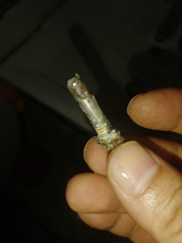 电热水器镁棒烂了怎么处理,热水器镁棒锈蚀了怎么取出来