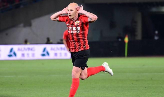 3轮0出场！昔日本土最强铁腰惨遭新帅弃用，恐彻底沦为上港边缘人