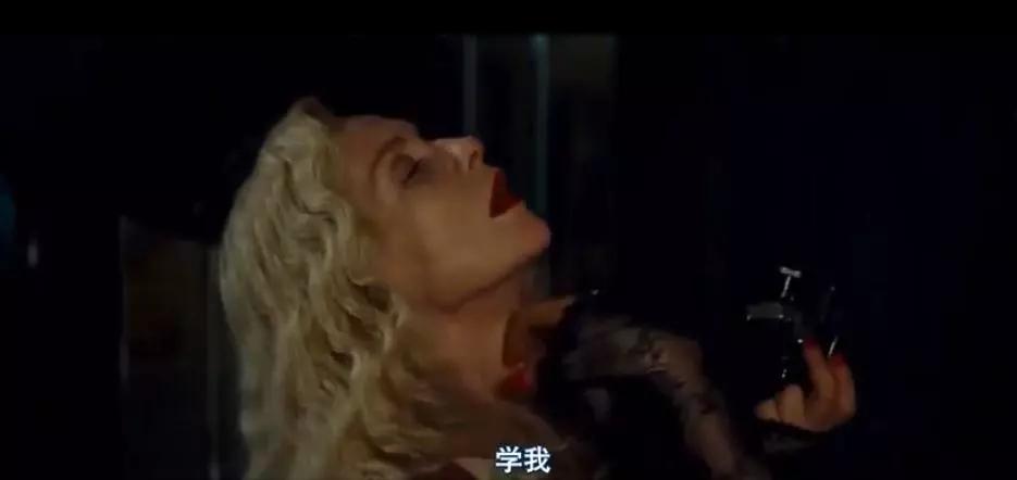 拍小孩视频事件,一个小孩被镜头拍到原视频