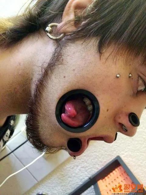 一身纹身有何用,全身刺青老传统