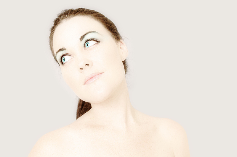 驼背怎么练出天鹅颈,驼背高低肩脖子前倾怎么练