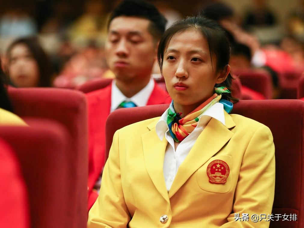 盘点女排正装照：张常宁美，朱婷仙，一看袁心玥，最飒还是小苹果