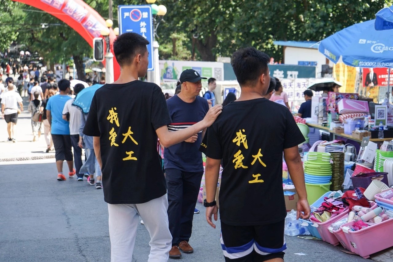 上了大学以为大学就轻松,听说上了大学就会很轻松