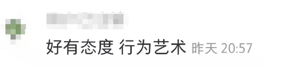 prada购物图,prada专柜购物袋