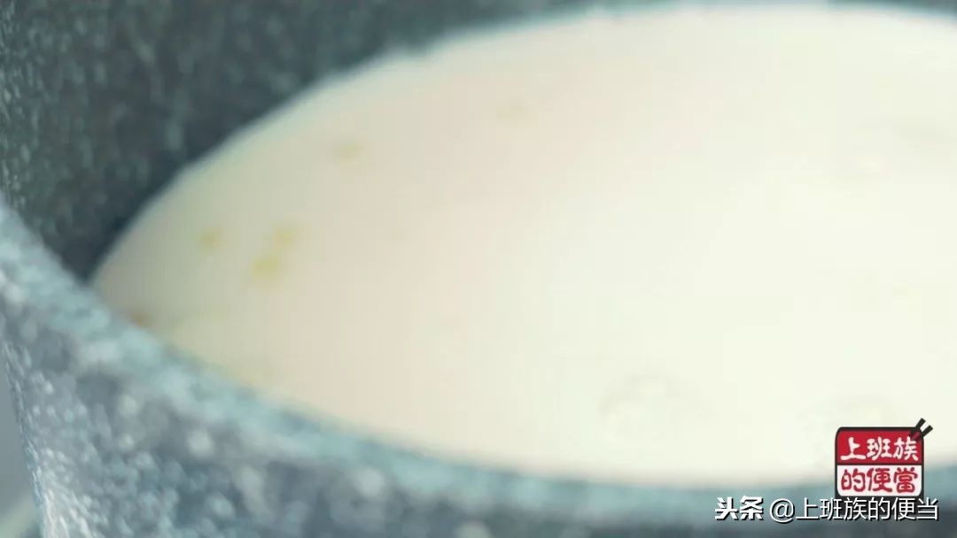 牛奶鸡蛋芒果布丁的做法,自制芒果布丁入口即化超级好吃