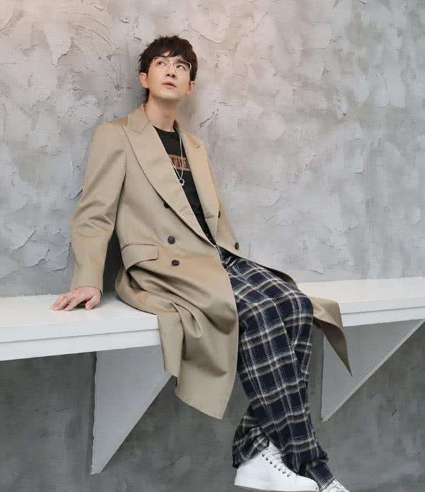 宋威龙毕雯珺谁好看,宋威龙和毕雯珺穿一样衣服