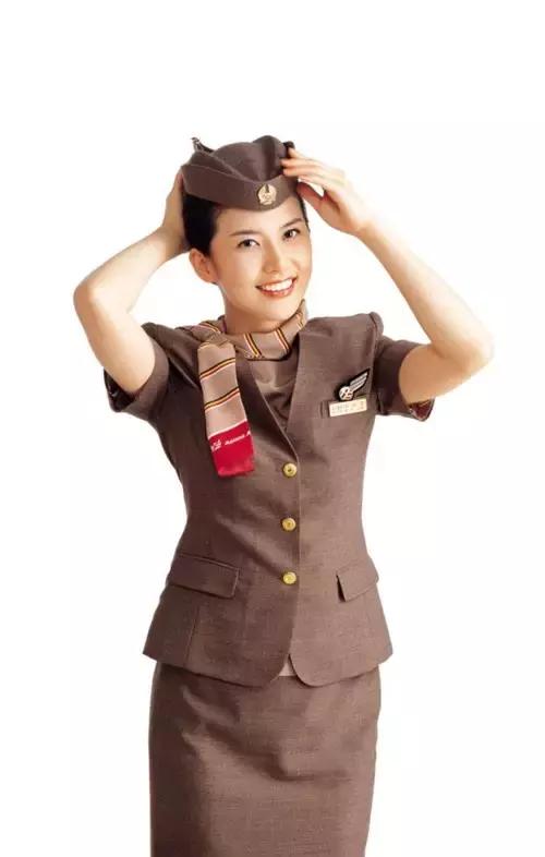 世界各国空姐的颜值 (各国空姐美丽动人)