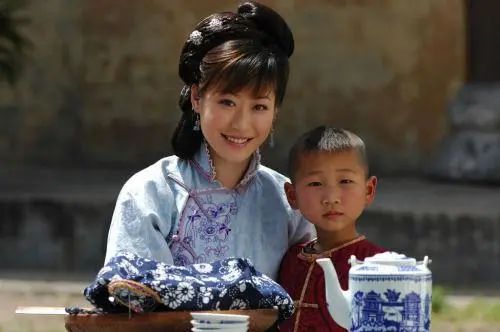 与周星驰签约8年只拍了2部戏,与周星驰签约8年只演2部戏