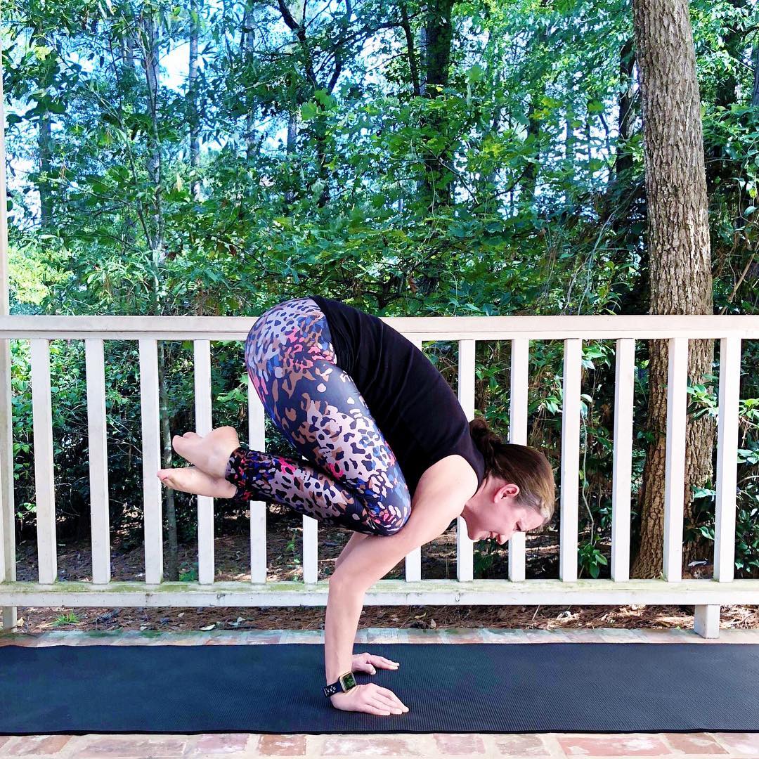 手臂粗怎么减怎么穿衣服,每天10分钟甩掉拜拜肉练出天鹅臂