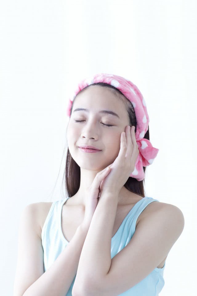 男士洗面奶去黑头缩毛孔深层清洁,怎样去黑头收缩毛孔简单方法