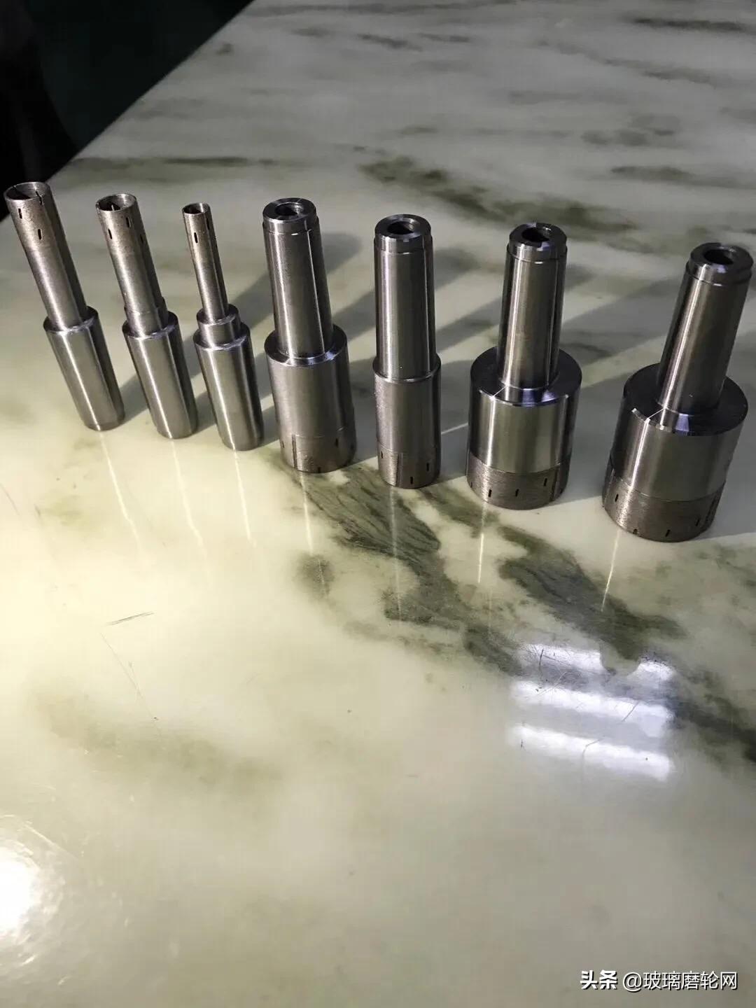 钻孔机和打桩机的区别,钻孔机和挖掘机