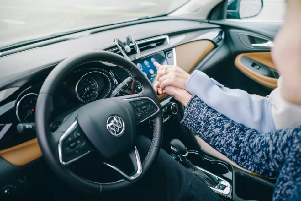 昂科拉gx碰撞视频,被低估的昂科拉gx