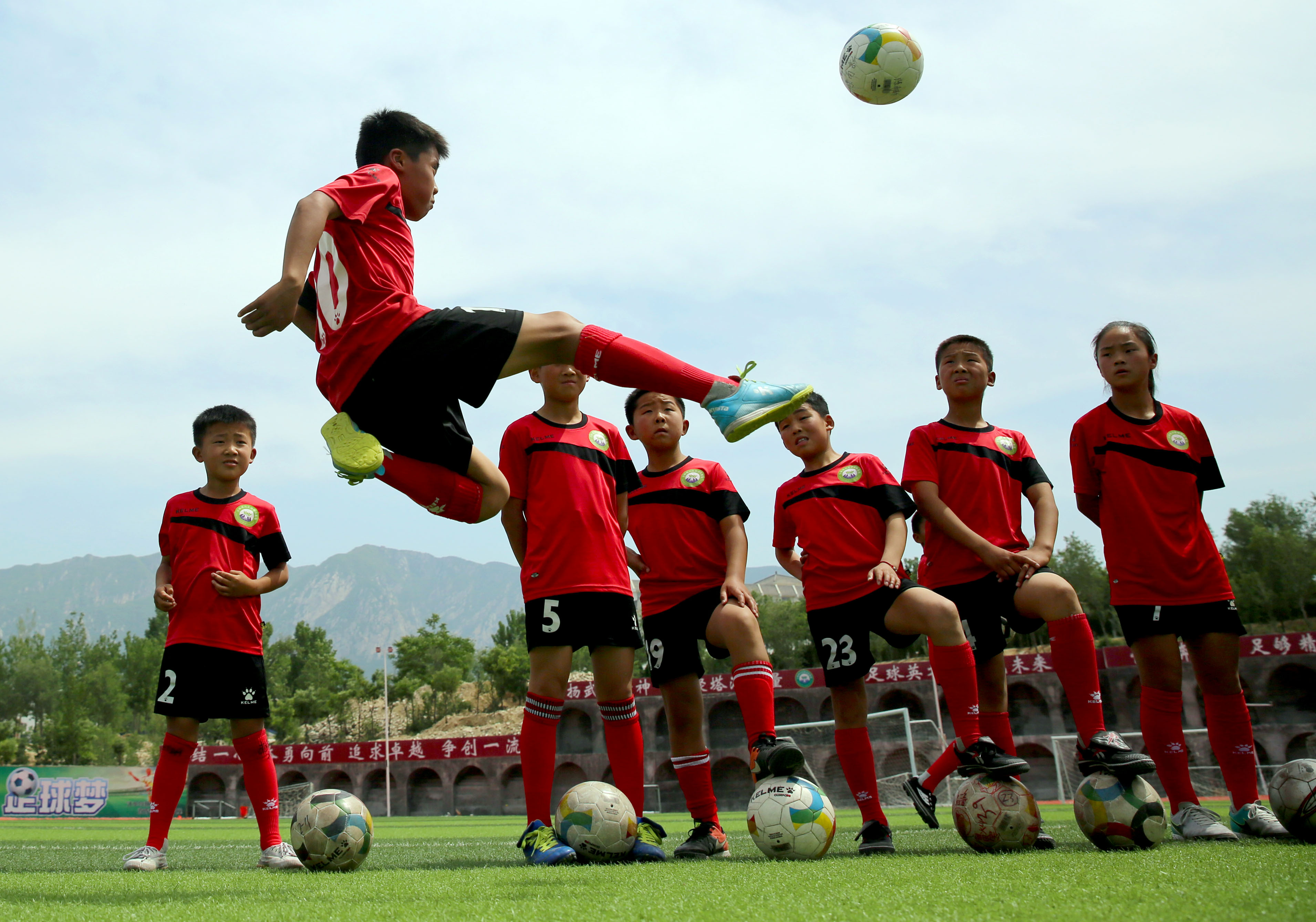 武术与足球关系,武术踢头