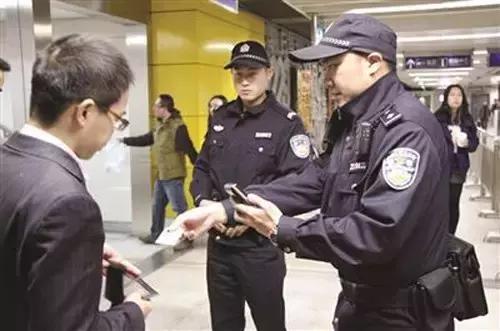 最新法律打辅警算不算袭警,今年国家出台的反腐政策力度