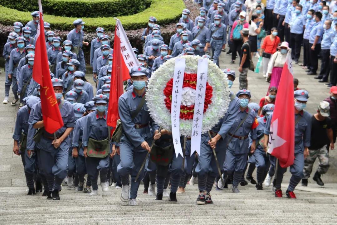 上井冈传承火种守初心，下豫章接续奋斗图新志——学校井冈山拓展培训活动纪实