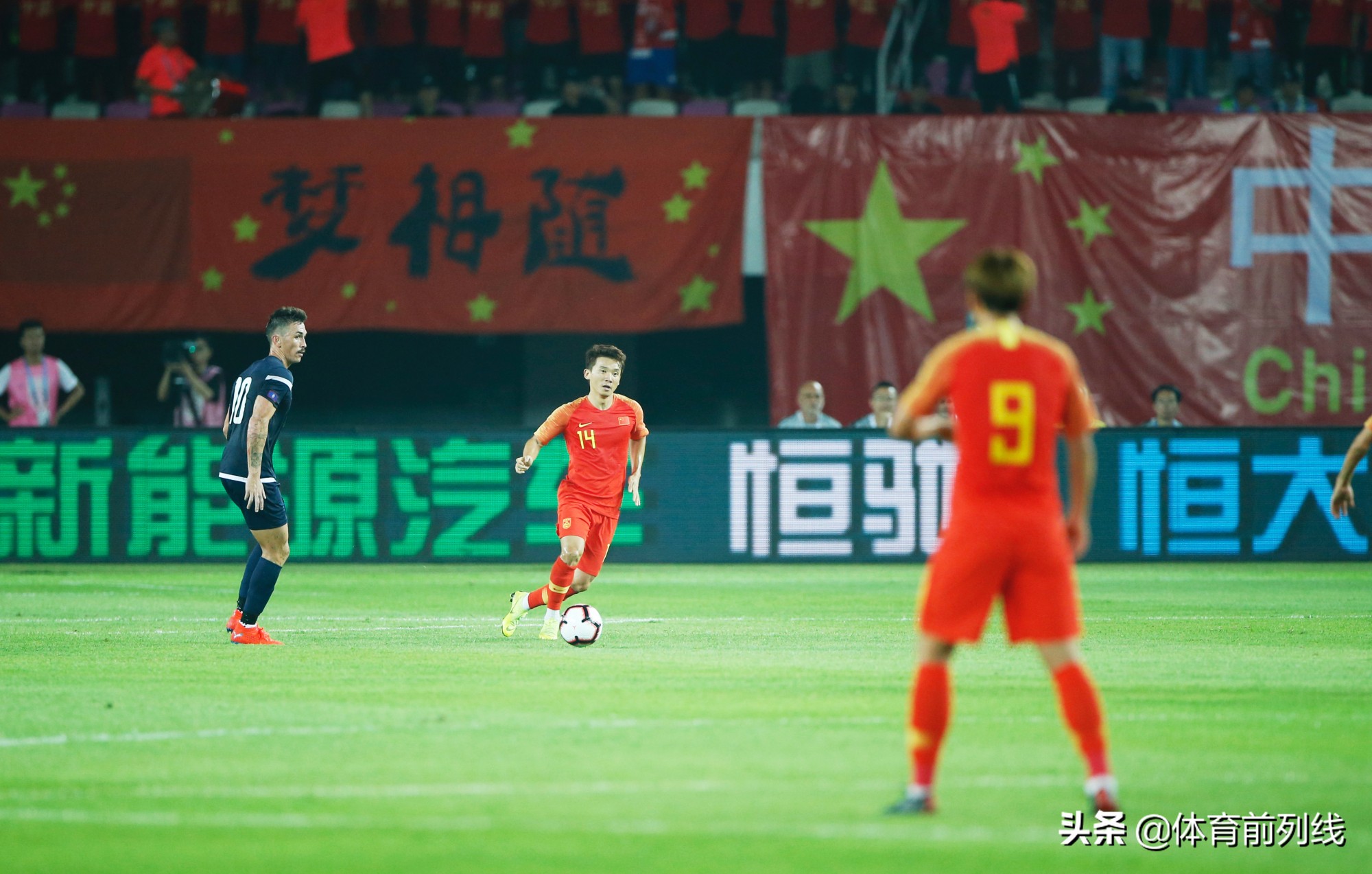 国足进世界杯全国沸腾场面,世预赛中国球迷有多疯狂