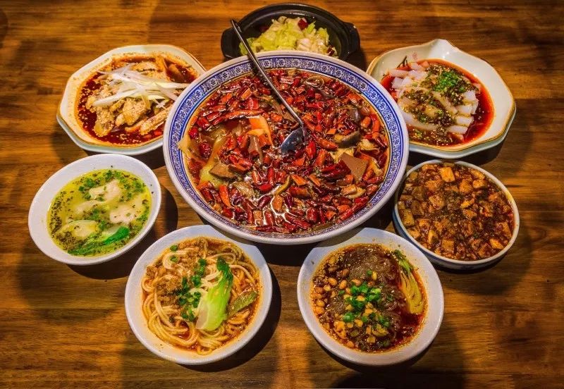 坐上高铁去旅游沿线美食尝个遍,云贵川渝高铁环线