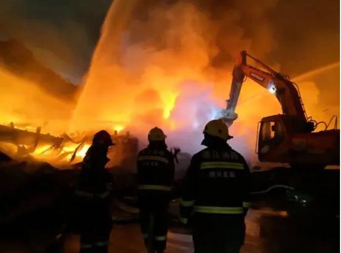 严肃追责▏企业厂房发生火灾，不只是经济损失！