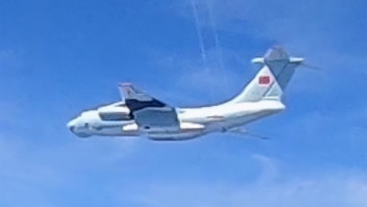 习惯就好！中国空军16架运输机横穿整个南海演练，不只是警告美国