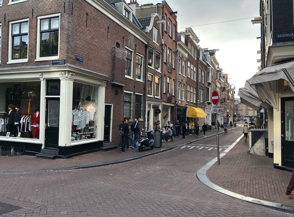 老梁观世界,荷兰购物买什么划算