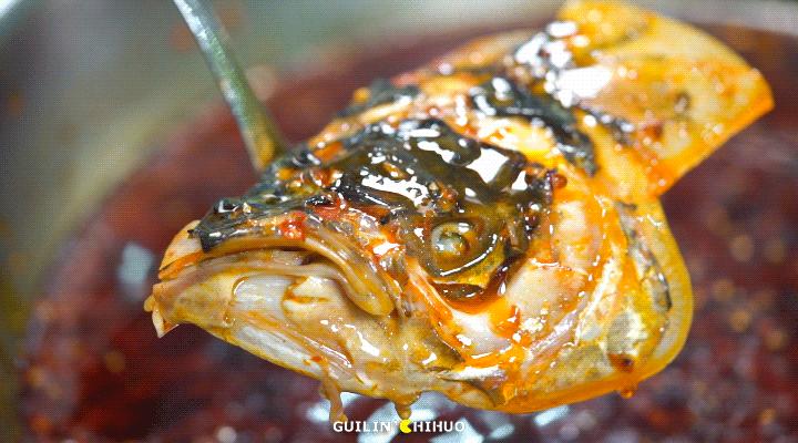 广西美蛙鱼火锅,美蛙鱼火锅底油熬制