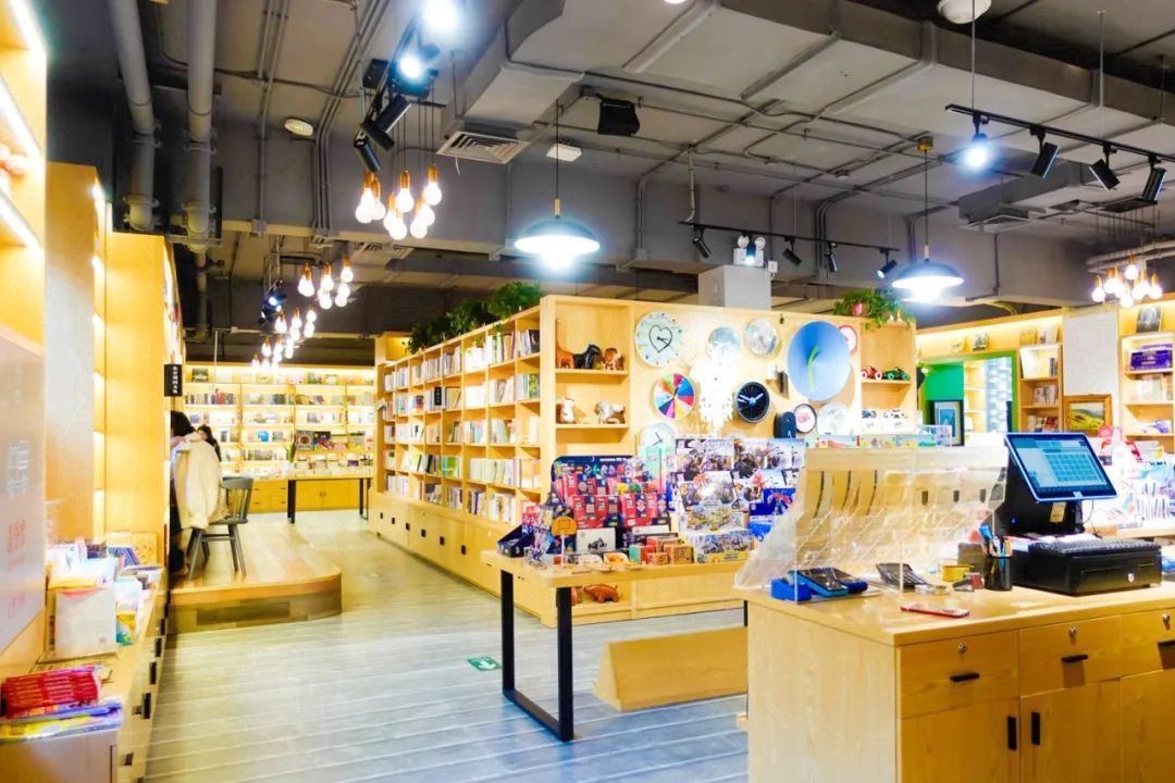 京城简约风书店，干净明亮简简单单的阅读之所