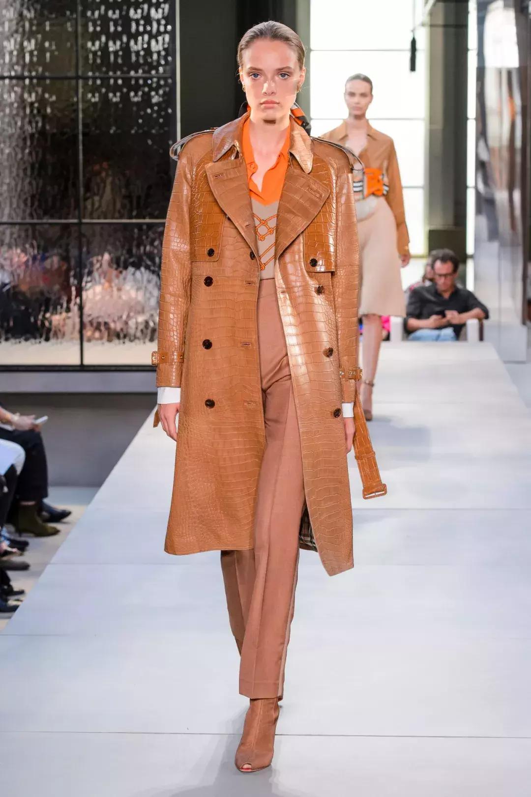 今年爆款皮毛一体女装,高档红色皮毛一体女装新款