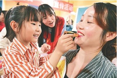 小学生作文《千年老妖》火了，老师发到群里，妈妈：小崽子别回家