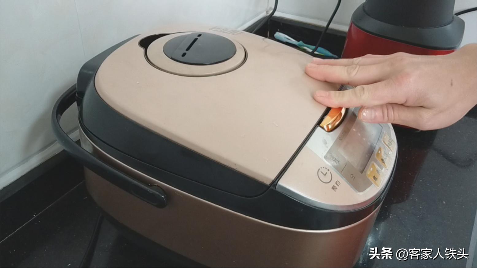 客家正宗盐焗鸡做法,正宗客家盐焗鸡的做法步骤