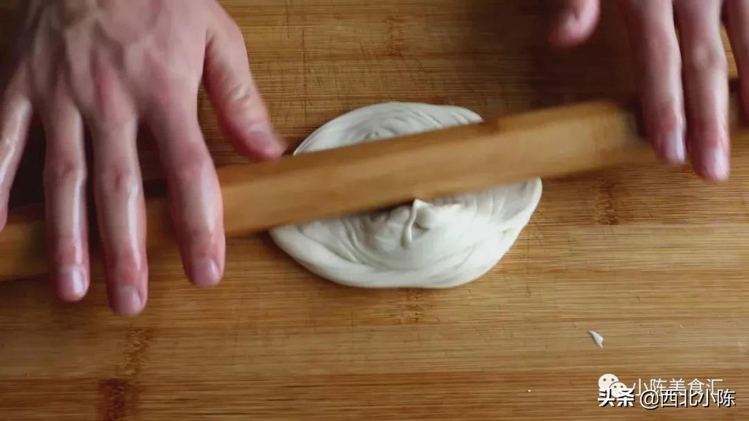 美味营养早餐“手抓饼”终于可以在家做了，按照方法操作特别简单