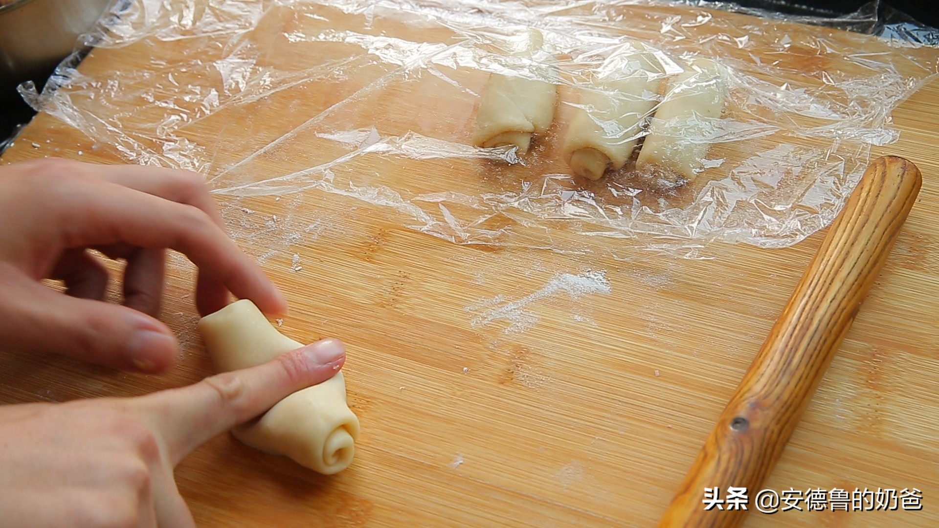 奶爸分享肉酥饼脆的掉渣色泽油亮馅料咸鲜的香气一下散发出来