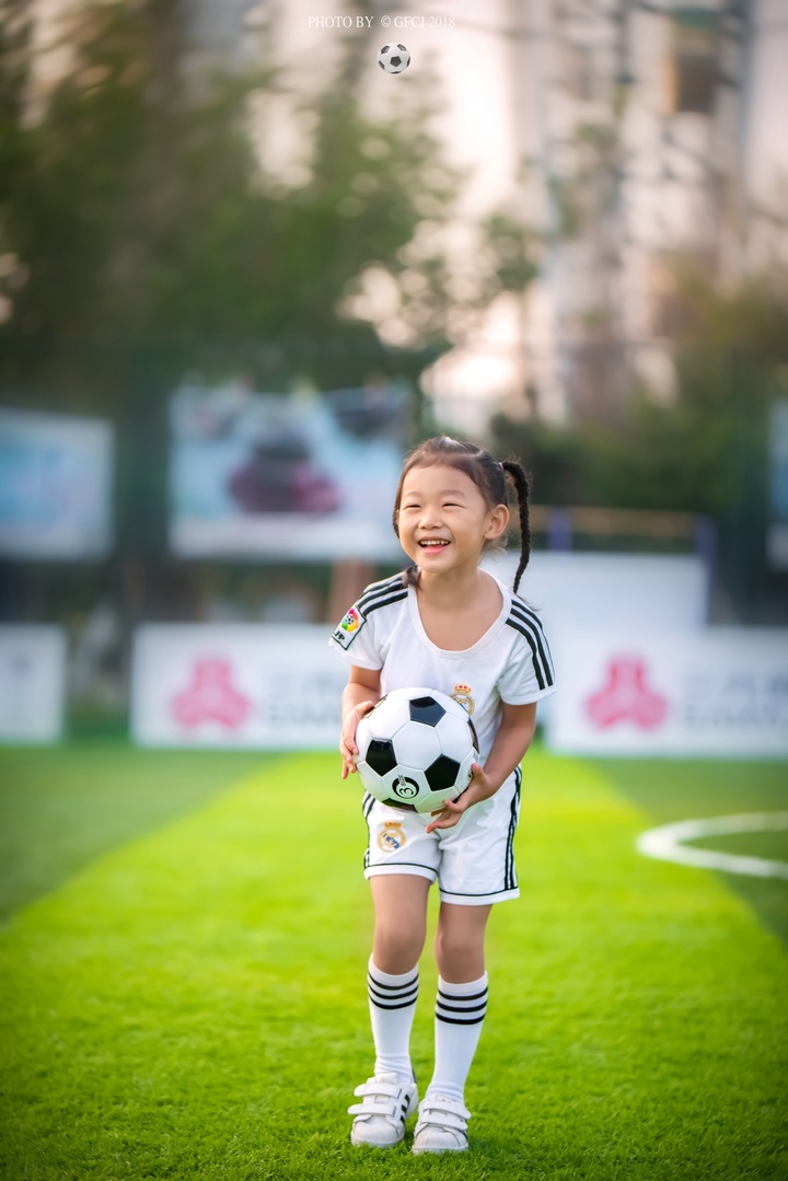 奶爸给儿女拍照,奶爸给妈妈拍照