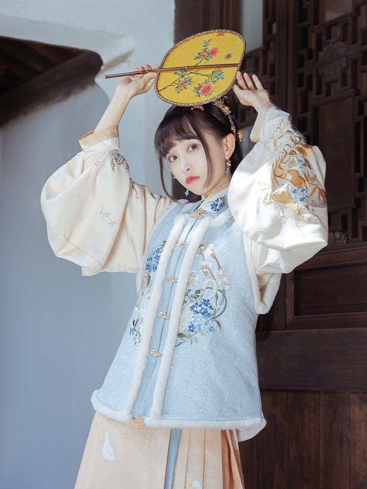 今年最新款的汉服冬天穿的,冬季汉服女保暖加厚全套