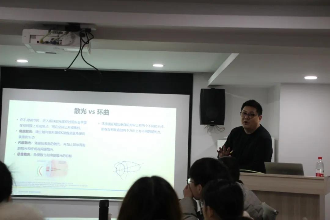 课堂教学+实训验配；欧几里德角膜塑形镜研修初级班顺利结业