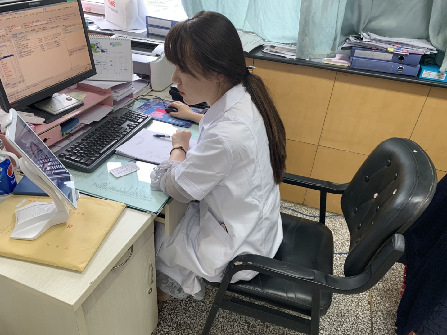 视频问诊+药品配送，患者足不出户就看上*疆新**这家医院大专家