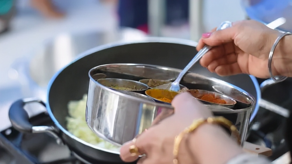 不粘锅有毒还致癌是真的吗,不粘锅都有致癌物质吗