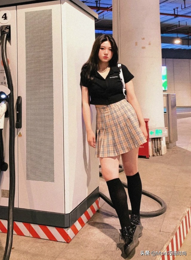 微胖女生的“藏肉法则”来了，瞧她！120没身材，穿衣却有女神范