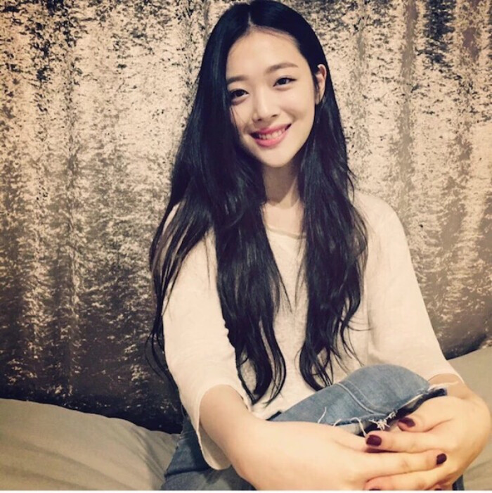 iu吊唁雪莉的图片,iu得知雪莉去世崩溃大哭