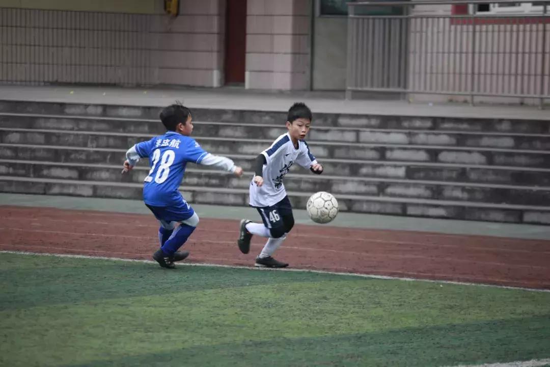 脚下过才叫真本事新希望俱乐部足球小将们出击！