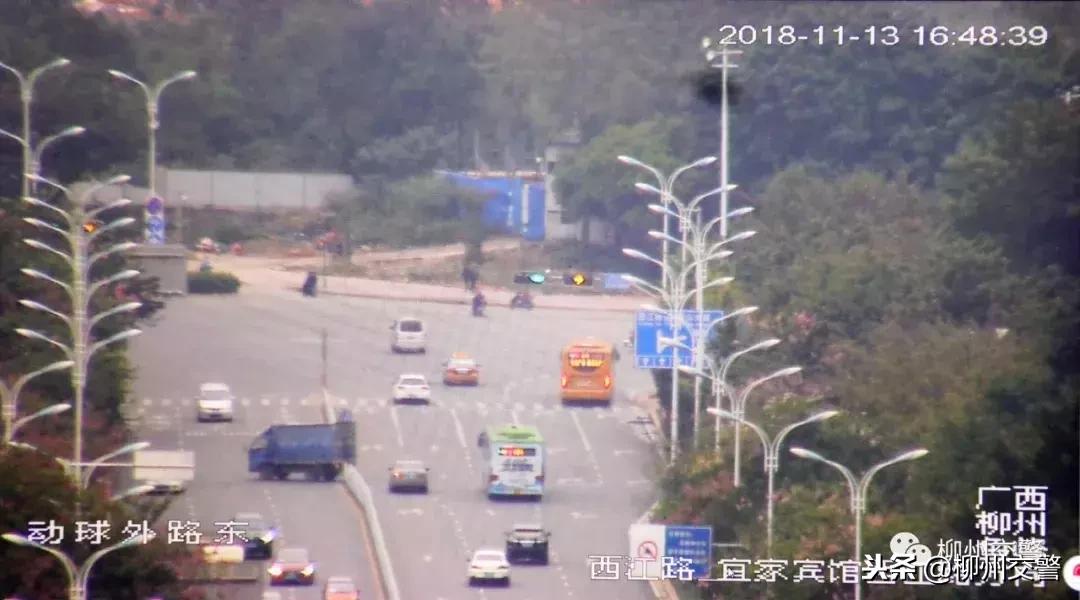 路口右转有圆灯和箭头灯怎么走,路口信号灯右拐关注事项