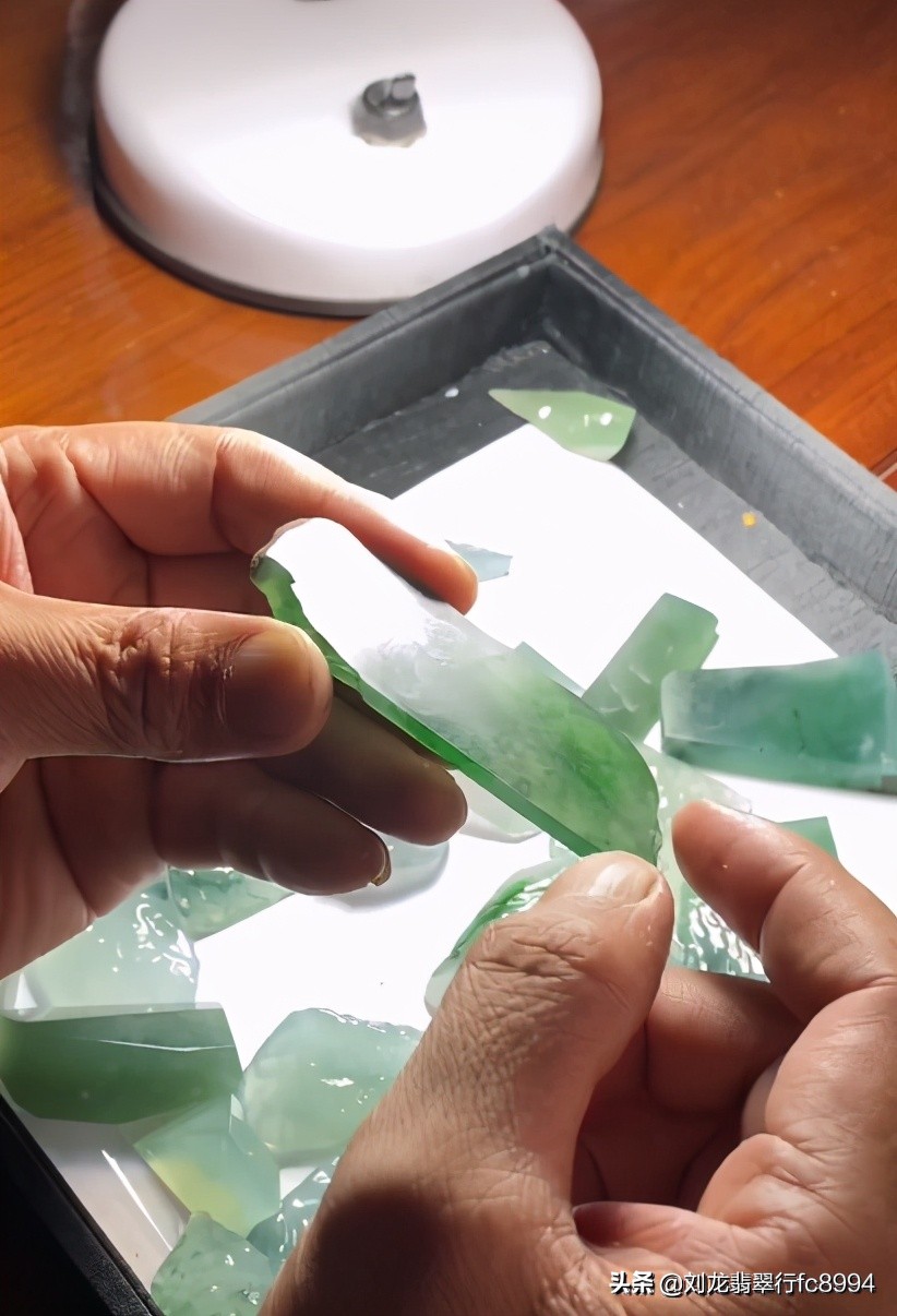 打破常规的设计，另类的翡翠仿真叶子，不一样的成品效果