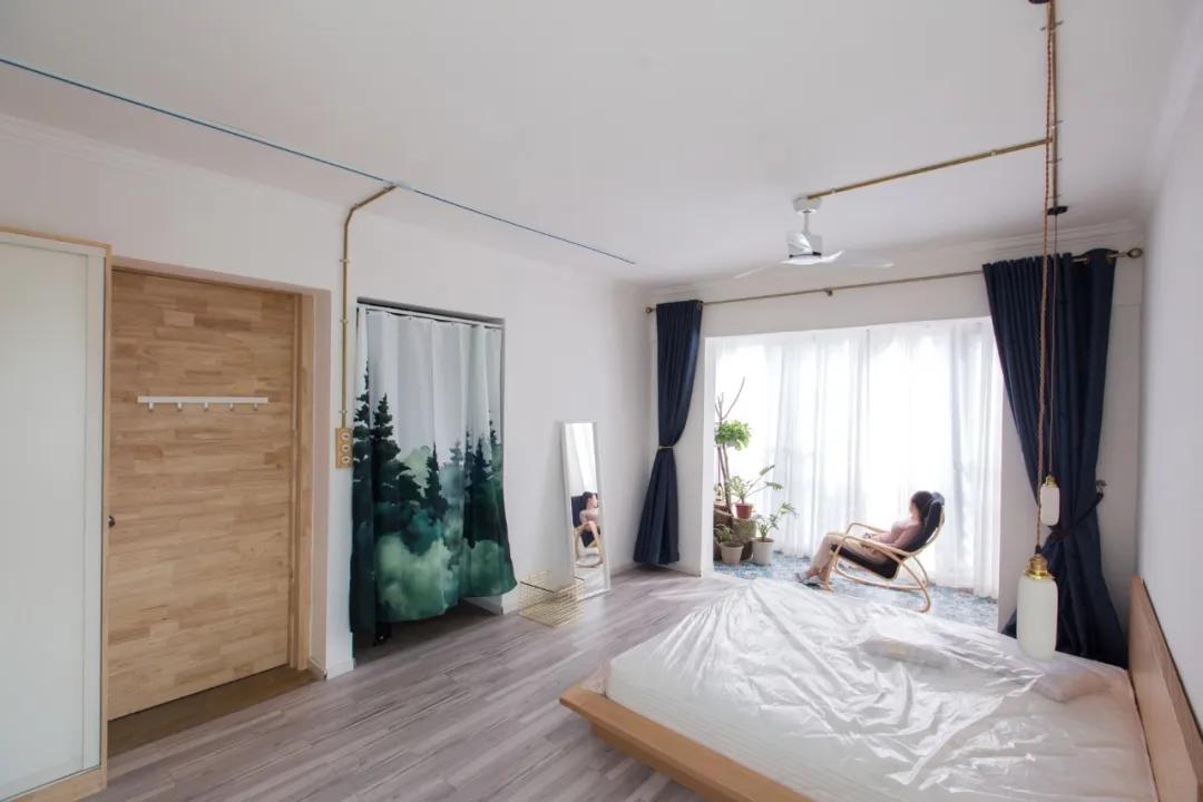 带阳台的卧室就这样装真的别犹豫,带阳台的卧室窗帘怎么装实用好看