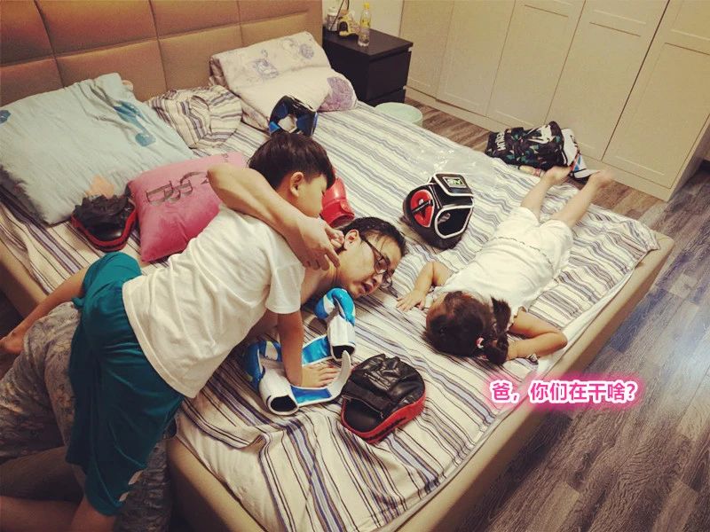 别怪我心狠，谁不是一边心疼着一边逼着他往前走呢？