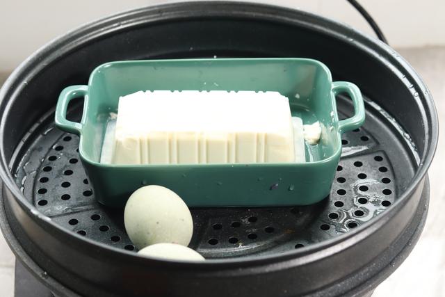 想要皮蛋嫩怎么做,皮蛋豆腐怎么做不出水