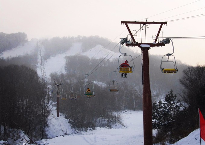滑雪爱好者齐聚长白山玩转冰雪季,滑雪高手聚集地