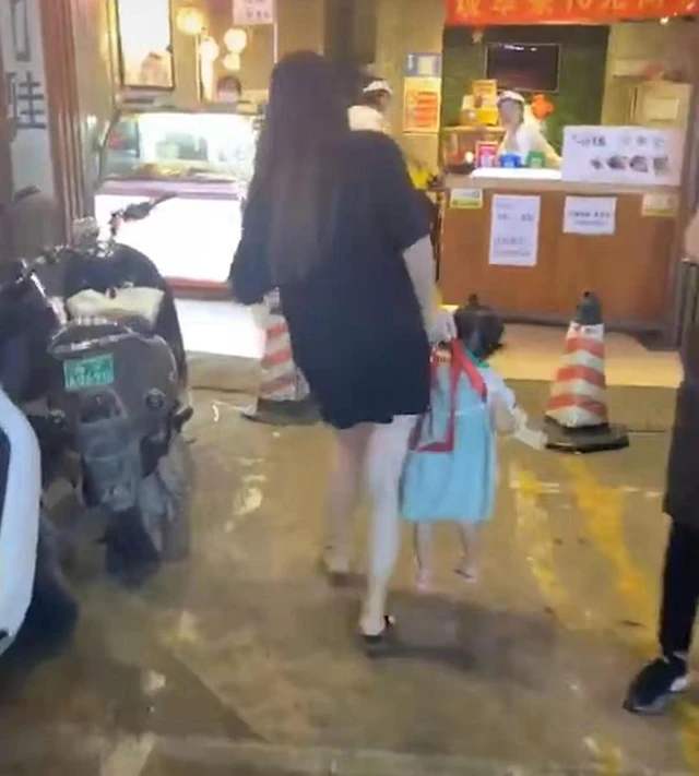 为什么孩子喜欢小姨带,为何孩子更喜欢被小姨带娃