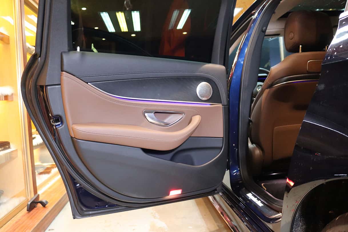 有型是什么,奔驰e200轿跑夜晚耍酷