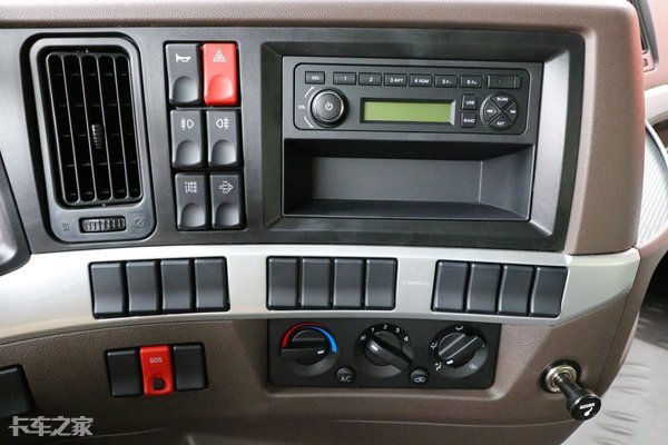 东风天龙4x2港口牵引车,目前最便宜4x2港口牵引车