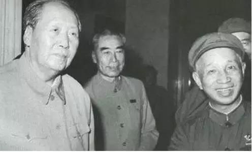 毛主席如何评价林彪粟裕在两个战场的表现？