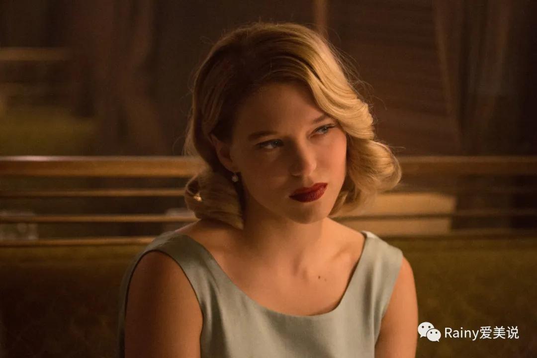 牙缝大、脸盘方，这位“法兰西玫瑰”是怎么美出了自己的特色？